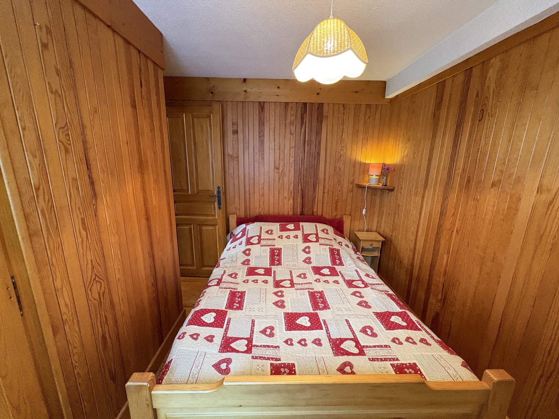 Chambre avec lit double